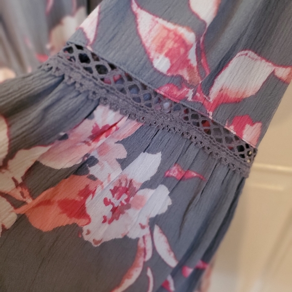 Lane Bryant Long Sleeve Gray Floral Bohemian Top - Picture 4 of 6